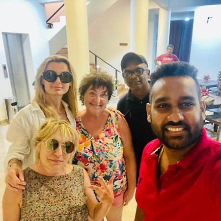 Lucky Transit Hotel - Katunayake Airport Eksteriør billede