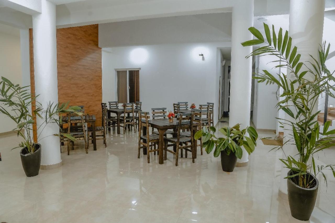 Lucky Transit Hotel - Katunayake Airport Eksteriør billede