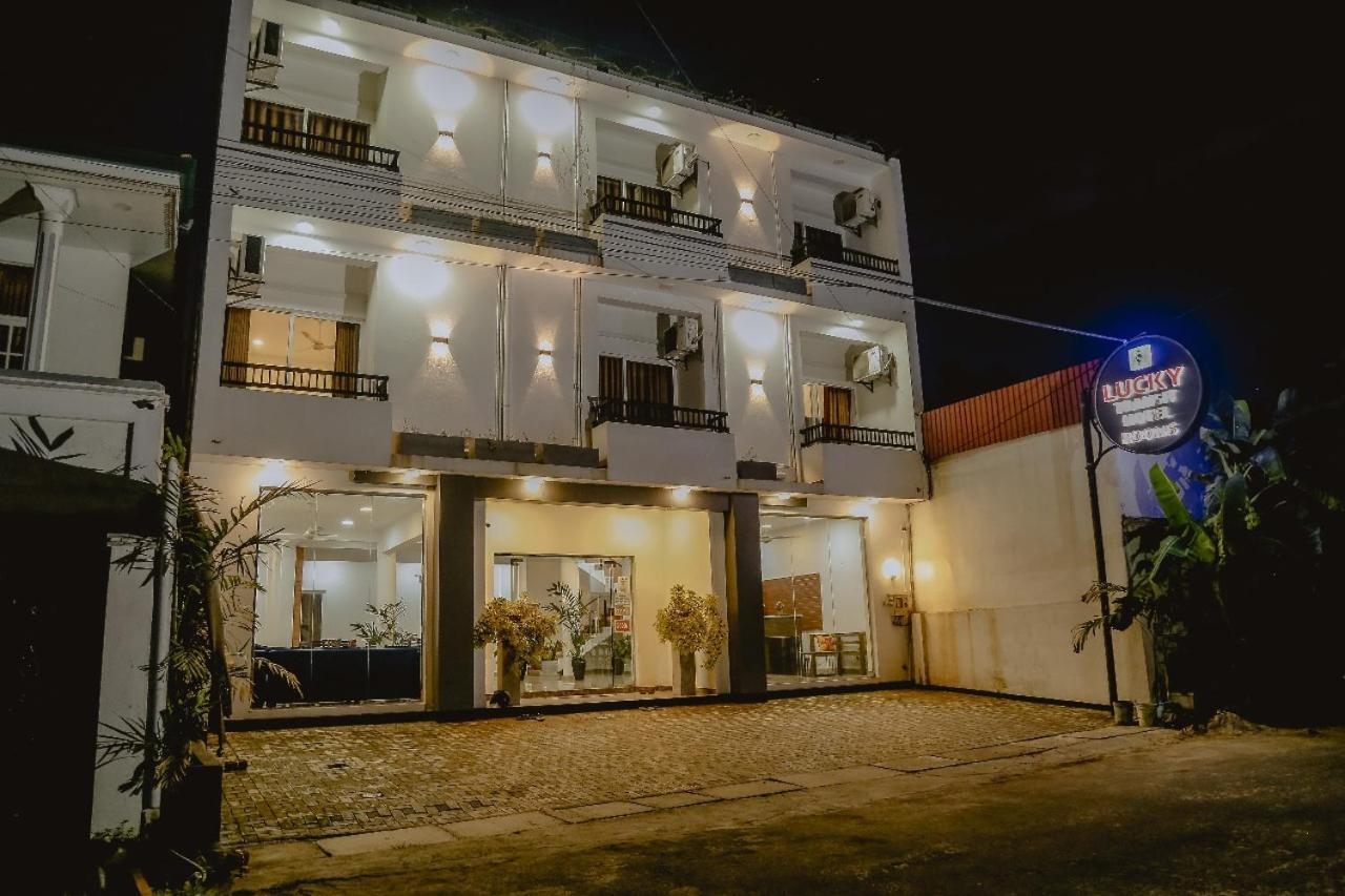 Lucky Transit Hotel - Katunayake Airport Eksteriør billede