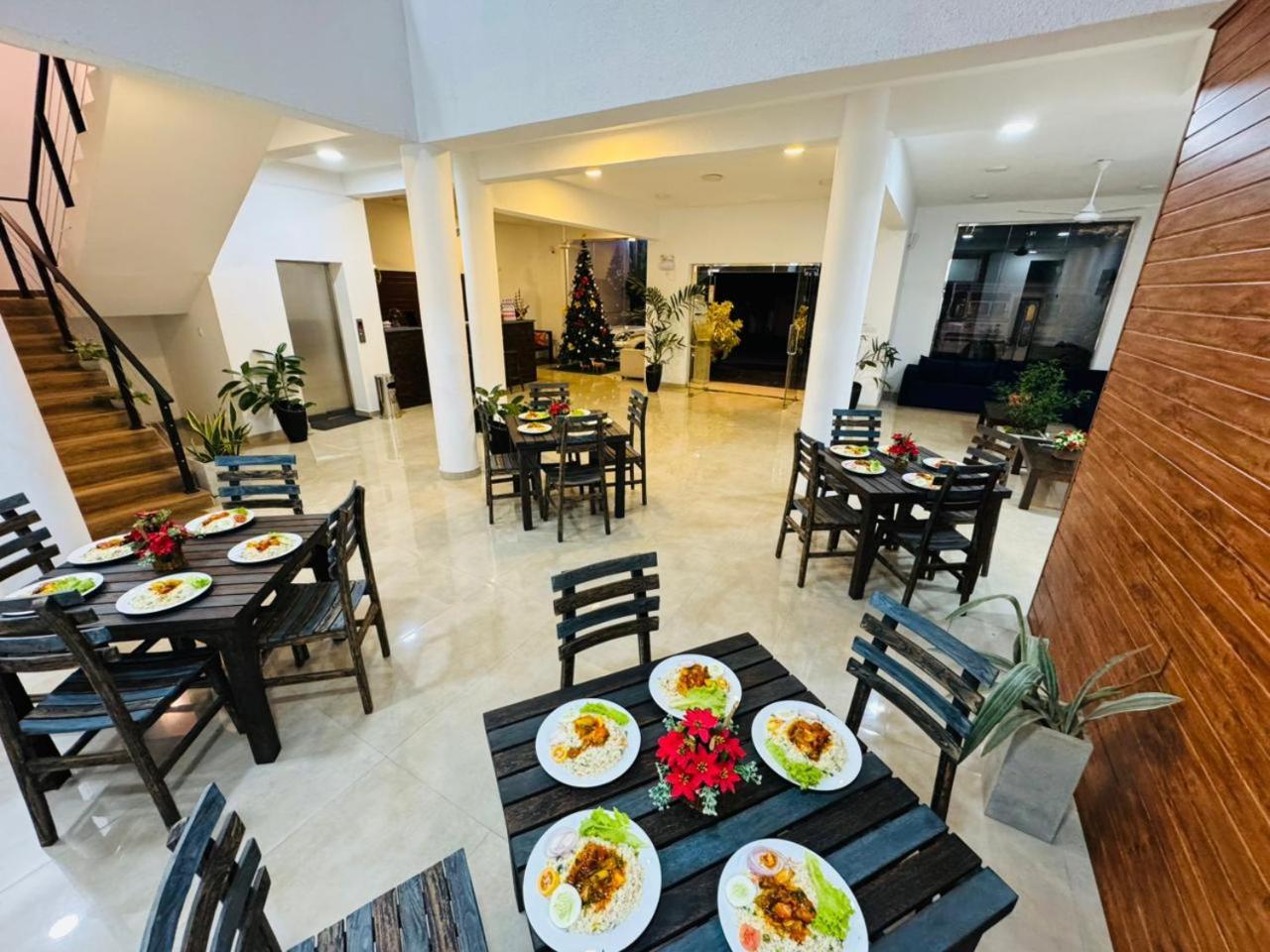 Lucky Transit Hotel - Katunayake Airport Eksteriør billede